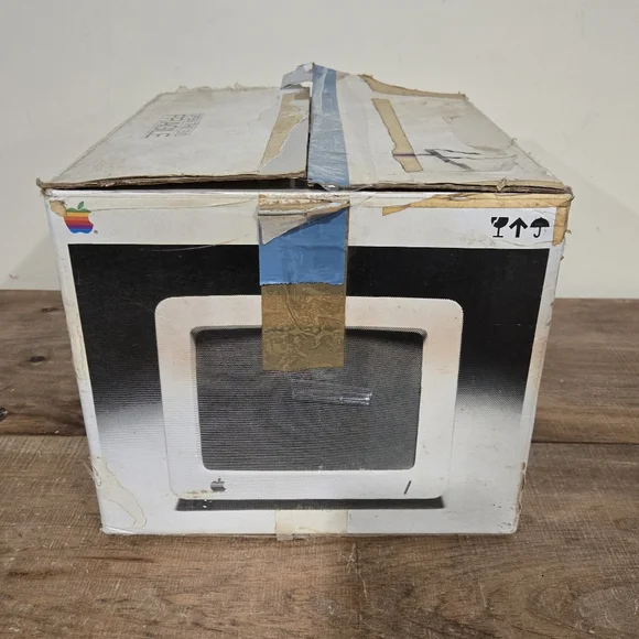 Apple iic Computer Monitor (Model A2M4090) - Picture 2 of 9